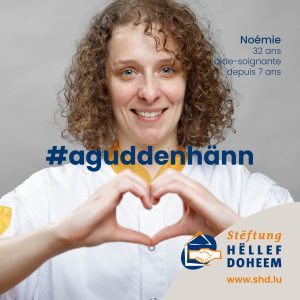 Aide-soignante montrant un coeur avec ses mains