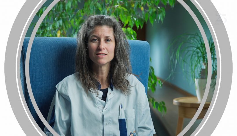 Découvrez Martine, infirmière en soins palliatifs à domicile, qui partage son expérience de la collaboration efficace entre tous les acteurs pour soulager les douleurs et symptômes pénibles des clients.